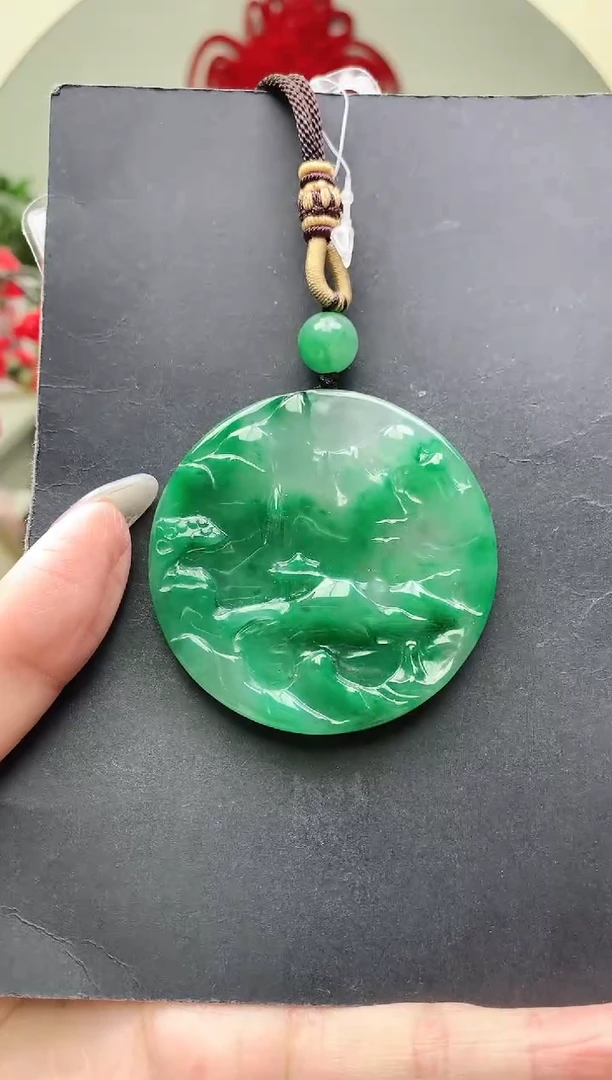 颈饰未镶嵌石英质玉山水牌