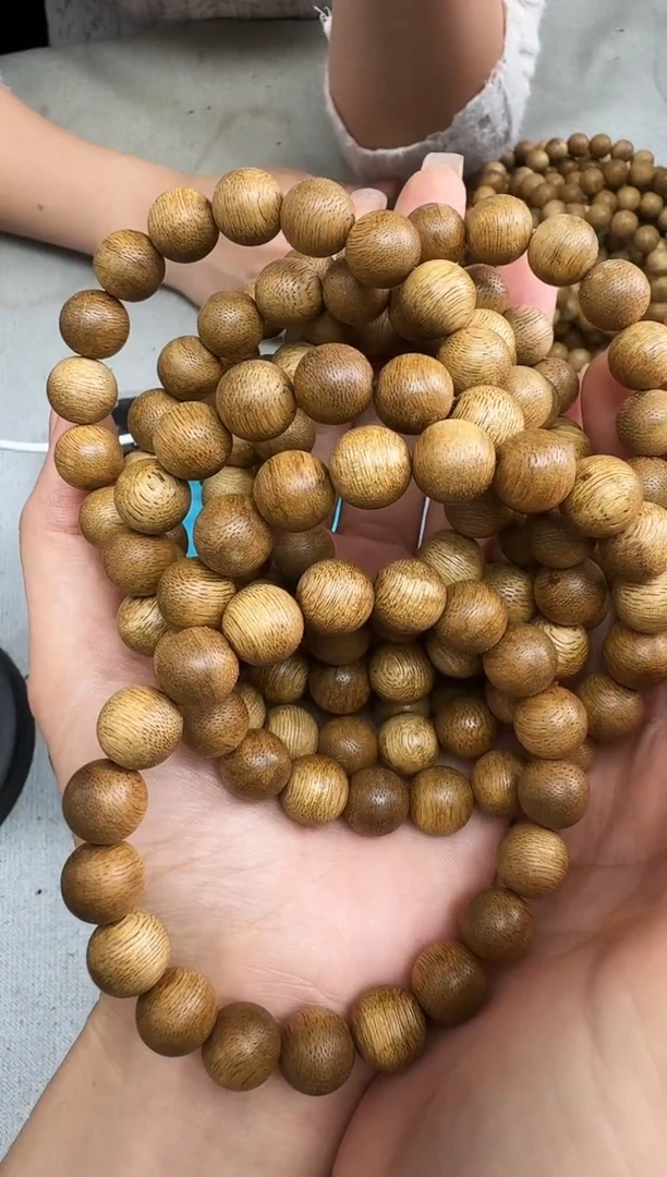 沉香手串1.1沉香老料圆珠单圈多样性发一