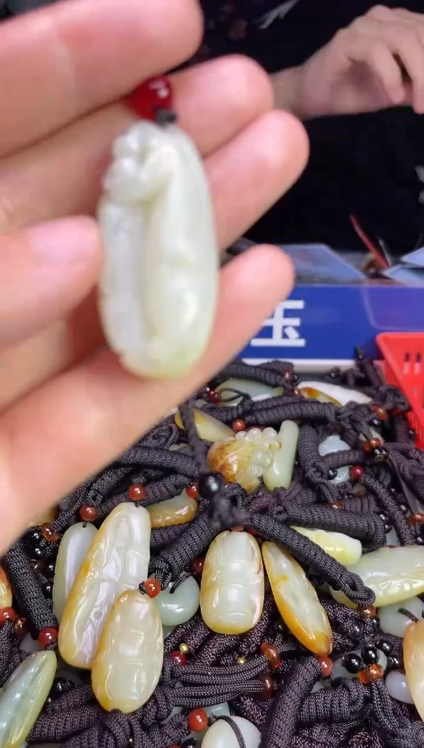 未镶嵌和田玉挂件1