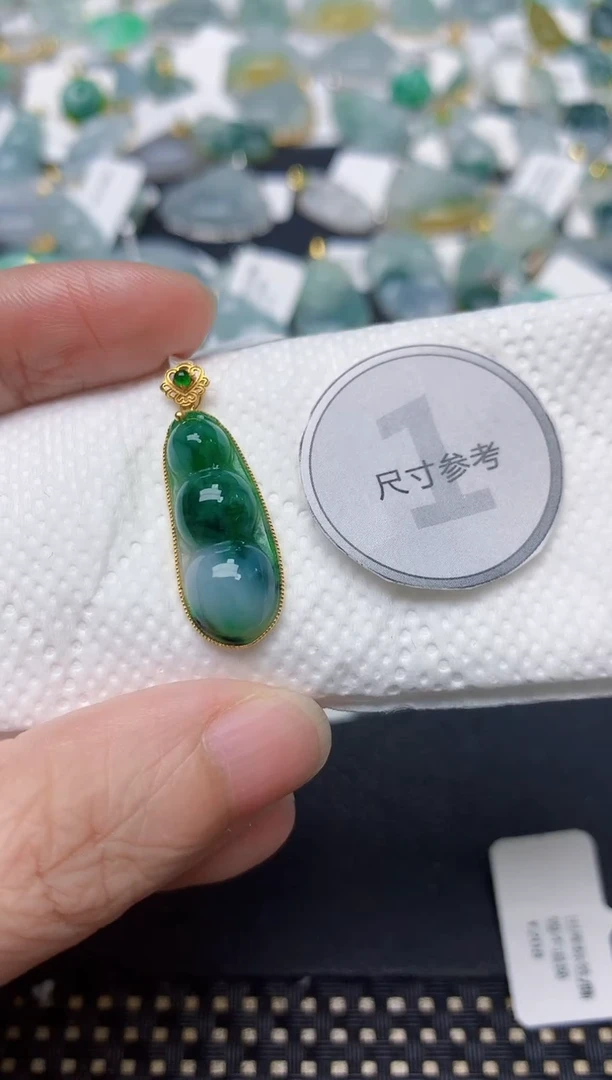 颈饰18K金镶嵌翡翠天然缅甸A货翡翠