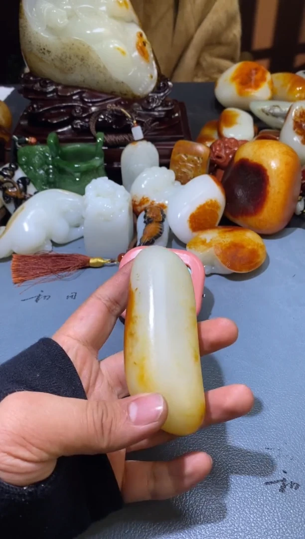 未镶嵌和田玉把件吴****.和田玉