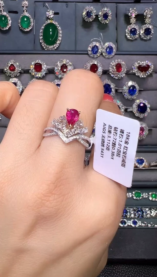 18K金镶嵌AIGS无烧鸽血红红宝石