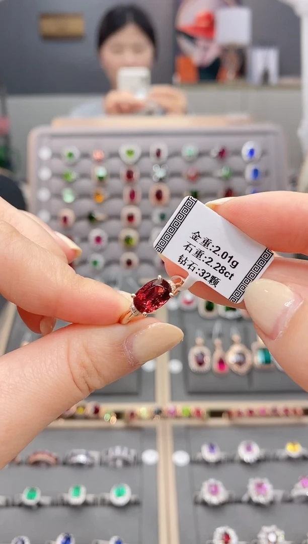 碧玺戒指18K金镶嵌2.28