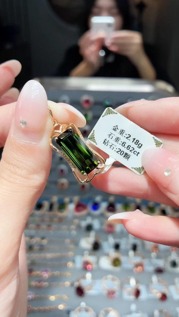 颈饰18K金镶嵌碧玺6.62ct