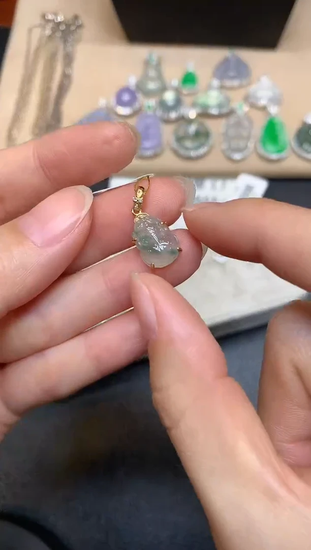 翡翠18K金镶嵌颈饰貔貅【无服务费