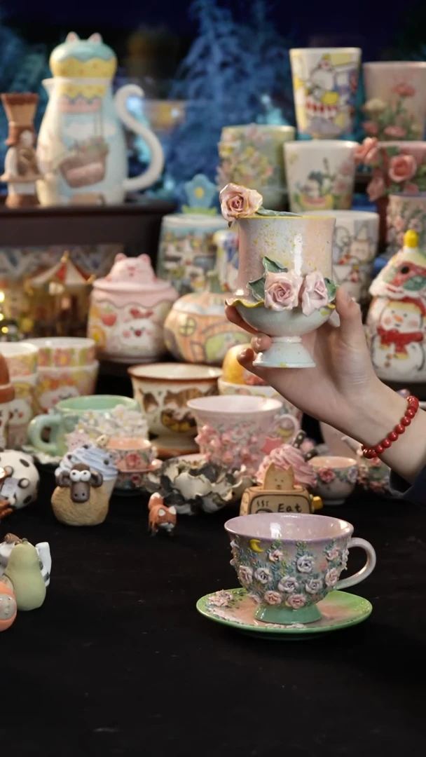 摆件陶景德镇釉下彩手绘设计师款陶瓷