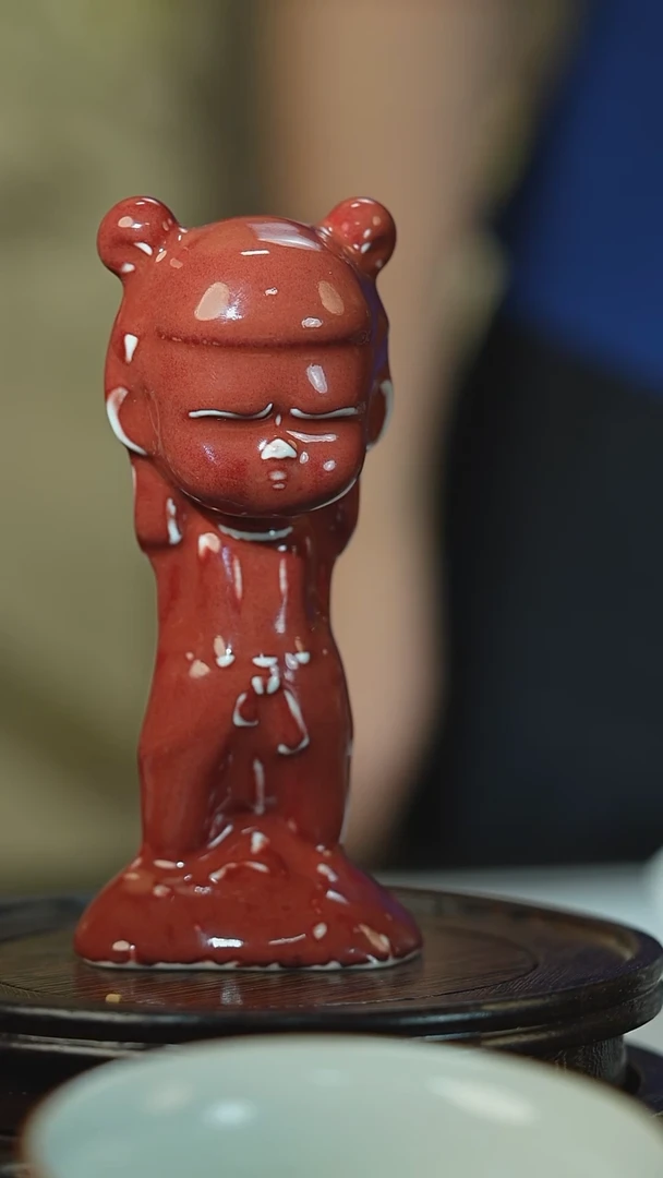 耕道堂霁红哪吒摆件