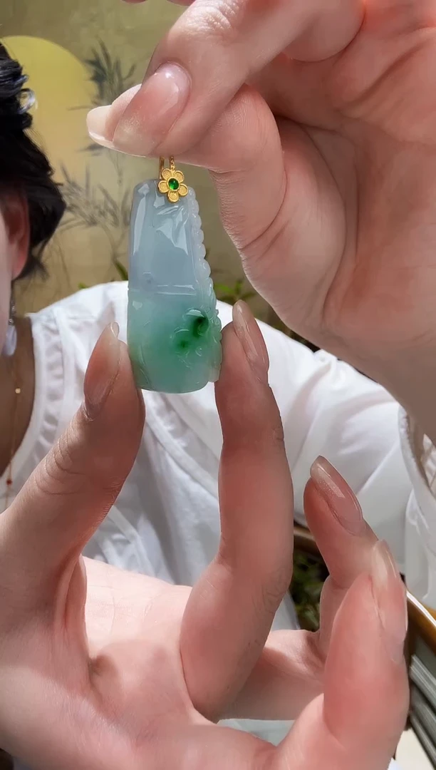 颈饰未镶嵌翡翠吊坠