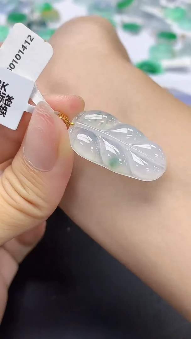 翡翠18K金镶嵌颈饰天然缅甸a货翡翠