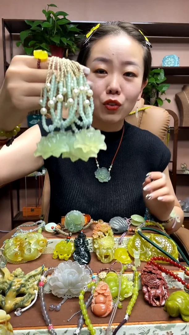 未镶嵌岫玉吊坠多样性发货发其中之一