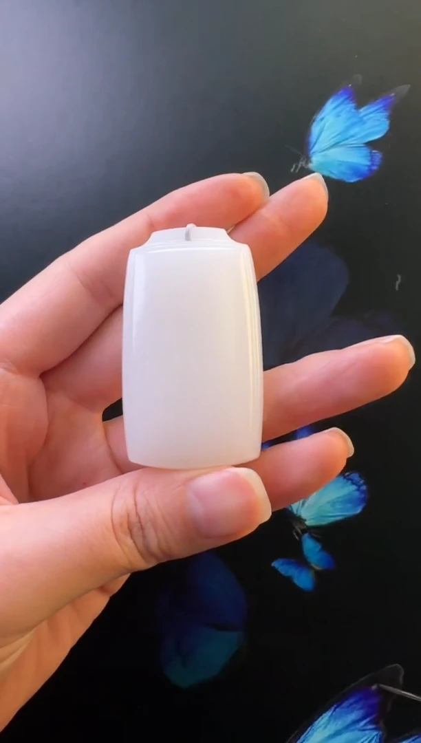 颈饰未镶嵌和田玉吊坠