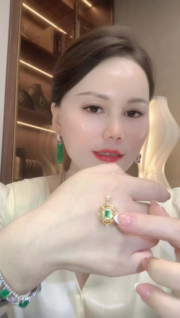 吊坠(不含链)18K金镶嵌祖母绿A48