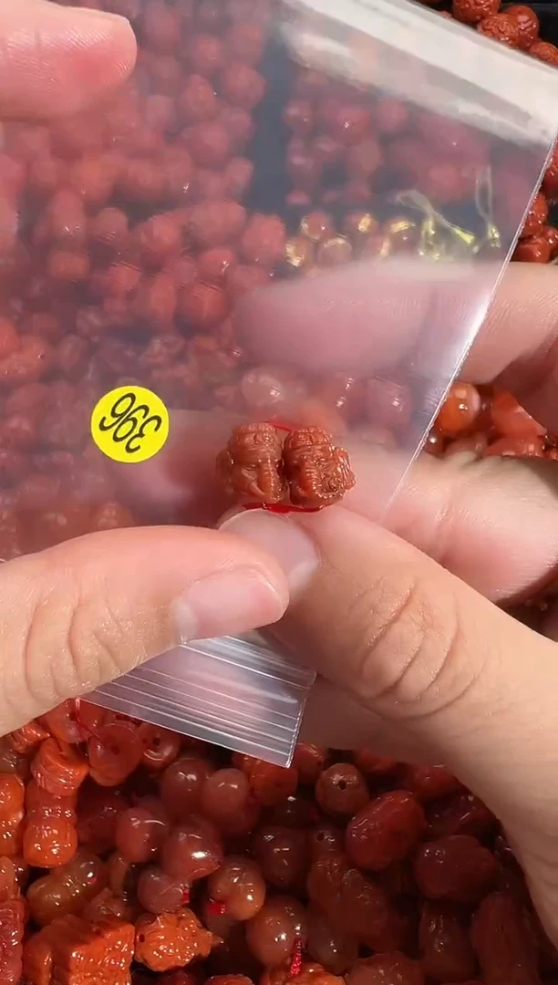 颈饰未镶嵌南红玛瑙1