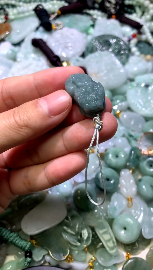 颈饰未镶嵌翡翠1