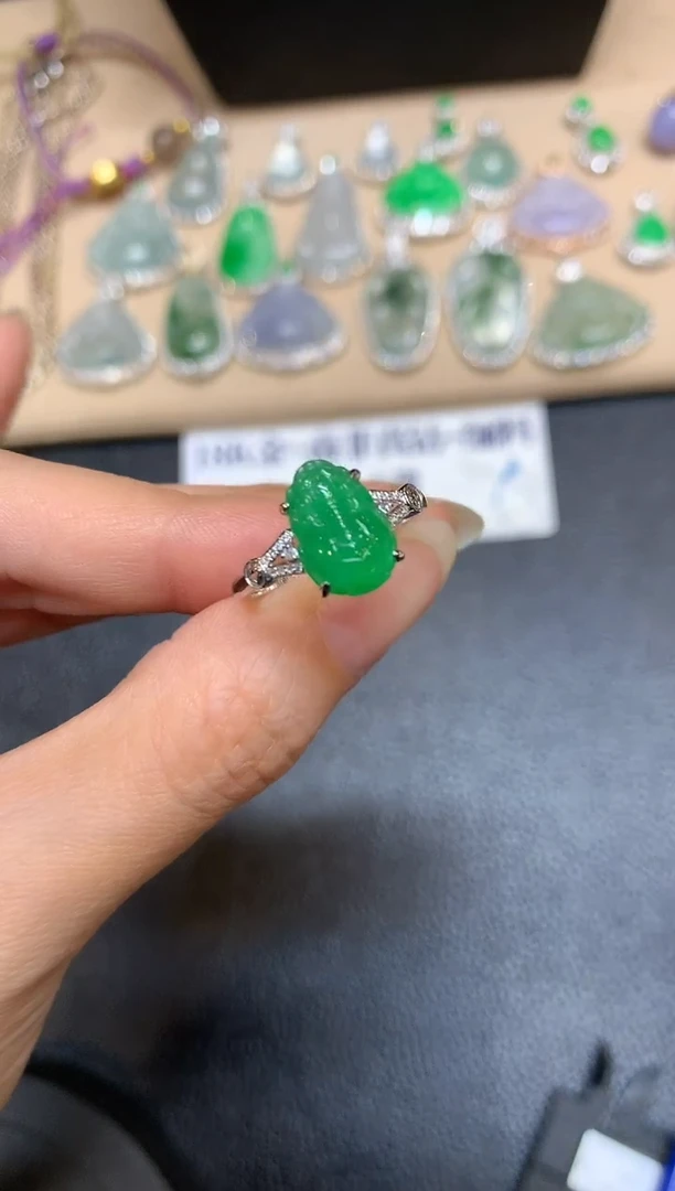 18K金镶嵌戒指翡翠貔貅【无服务费