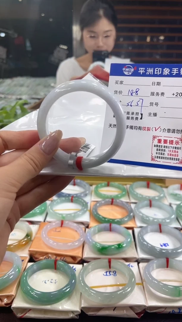 翡翠手镯未镶嵌1