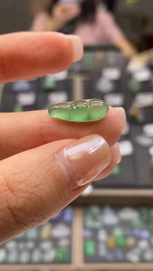 颈饰未镶嵌翡翠豆子