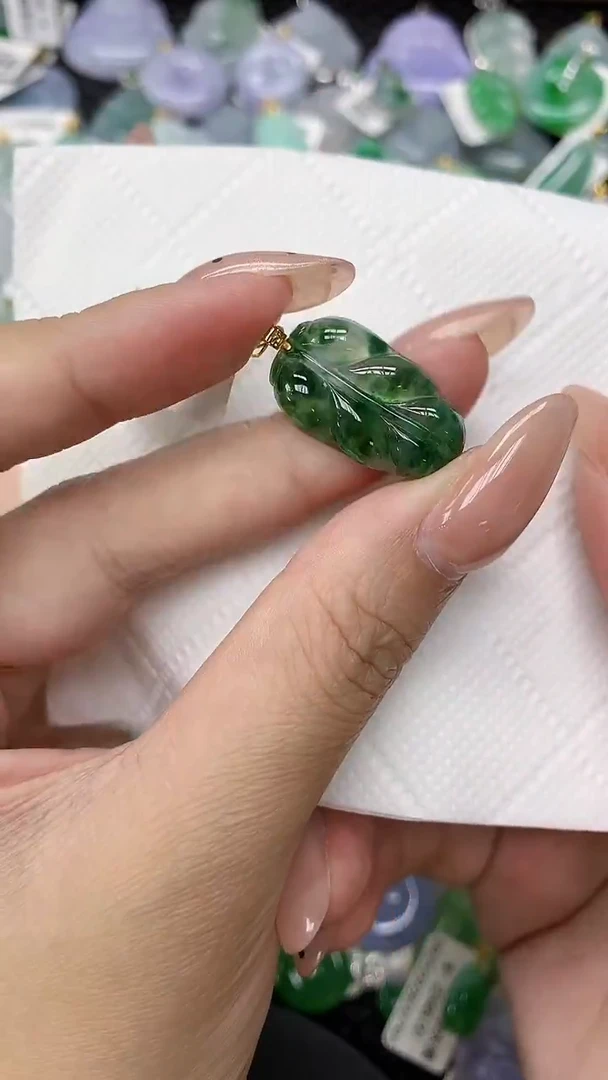 颈饰18K金镶嵌翡翠1111111111111