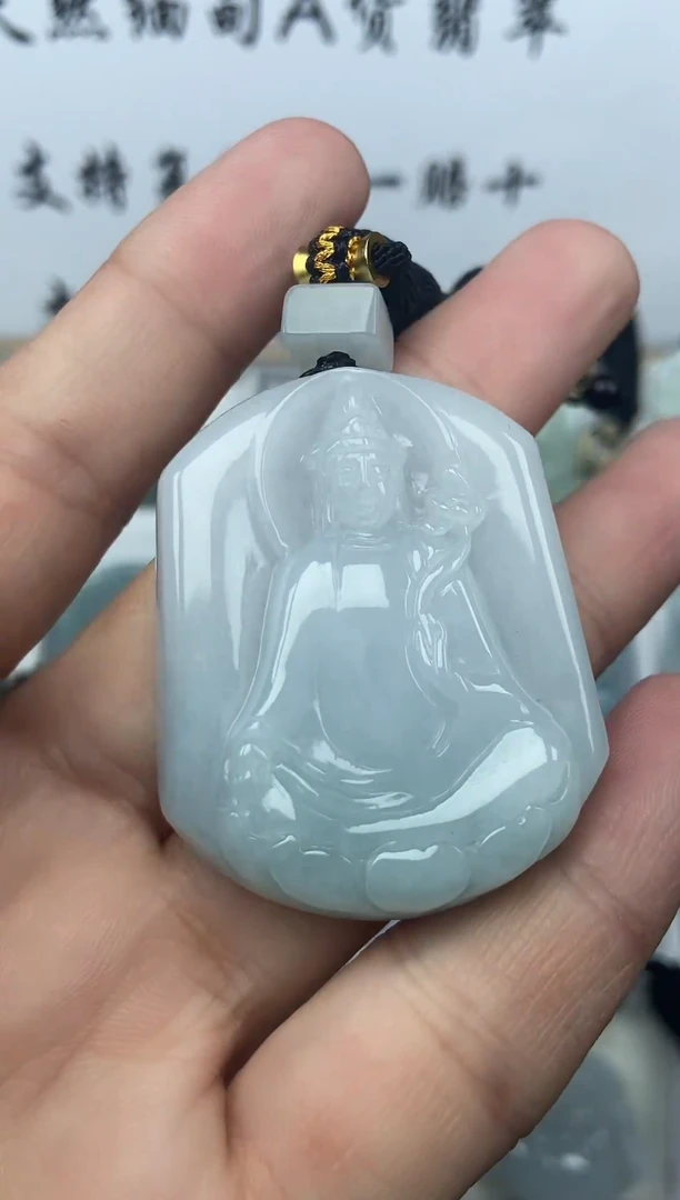 颈饰未镶嵌翡翠素衣观音