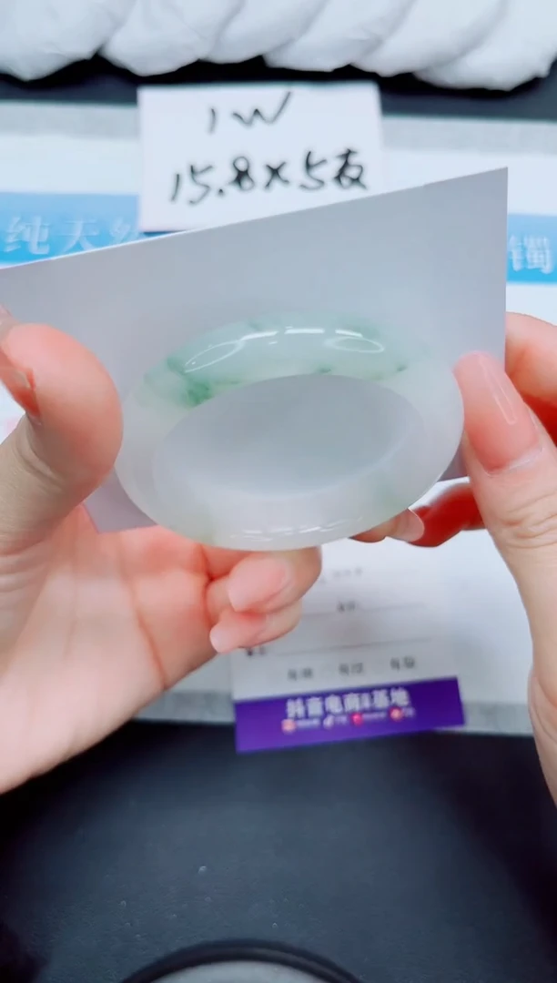 【闪购商品】石英质玉手镯未镶嵌47-52.6