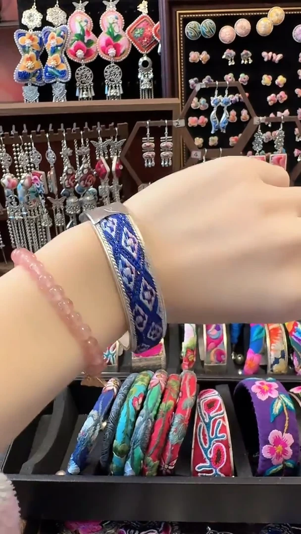 织绣 云织谣民族风精美饰品   149