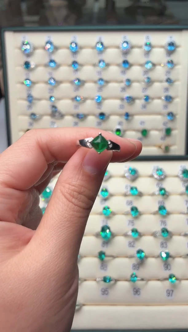 银S925镶嵌戒指祖母绿1