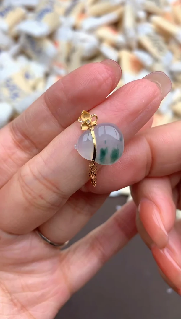 18K金镶嵌挂件翡翠—