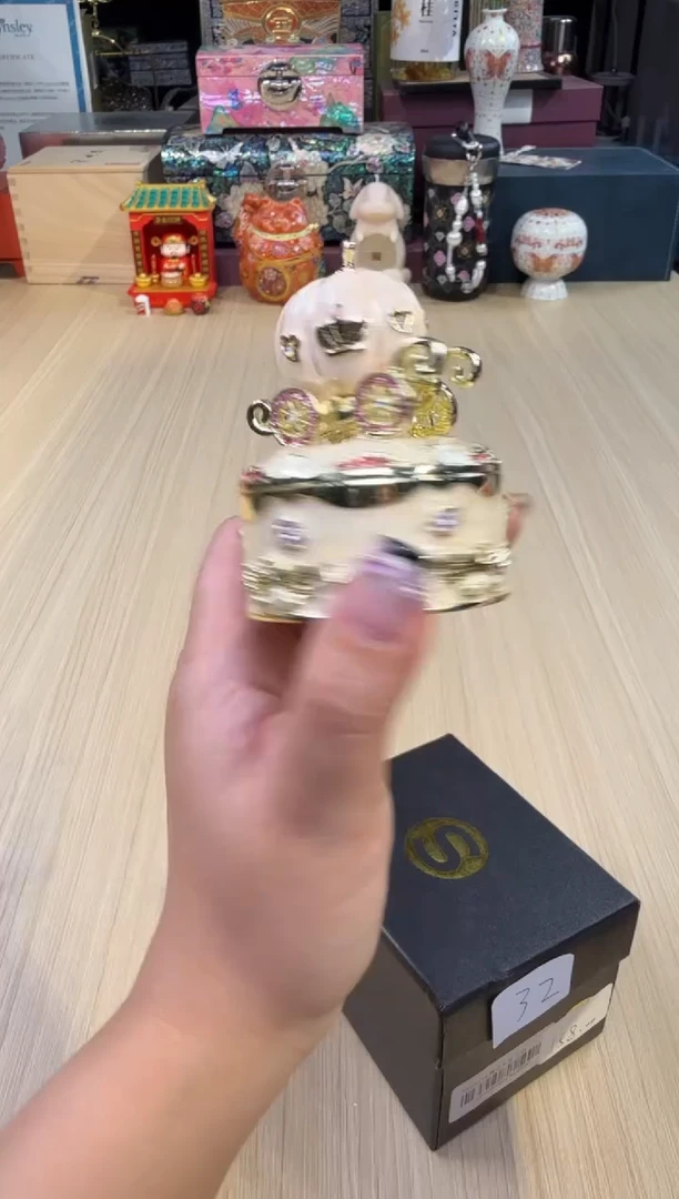 162七宝白色南瓜车盒