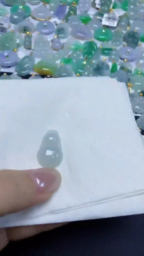 翡翠未镶嵌颈饰天然缅甸翡翠A货