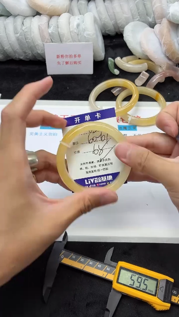 未镶嵌手镯石英质玉63