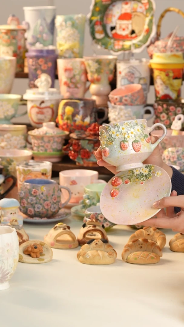 摆件陶景德镇釉下彩手绘设计师款陶瓷