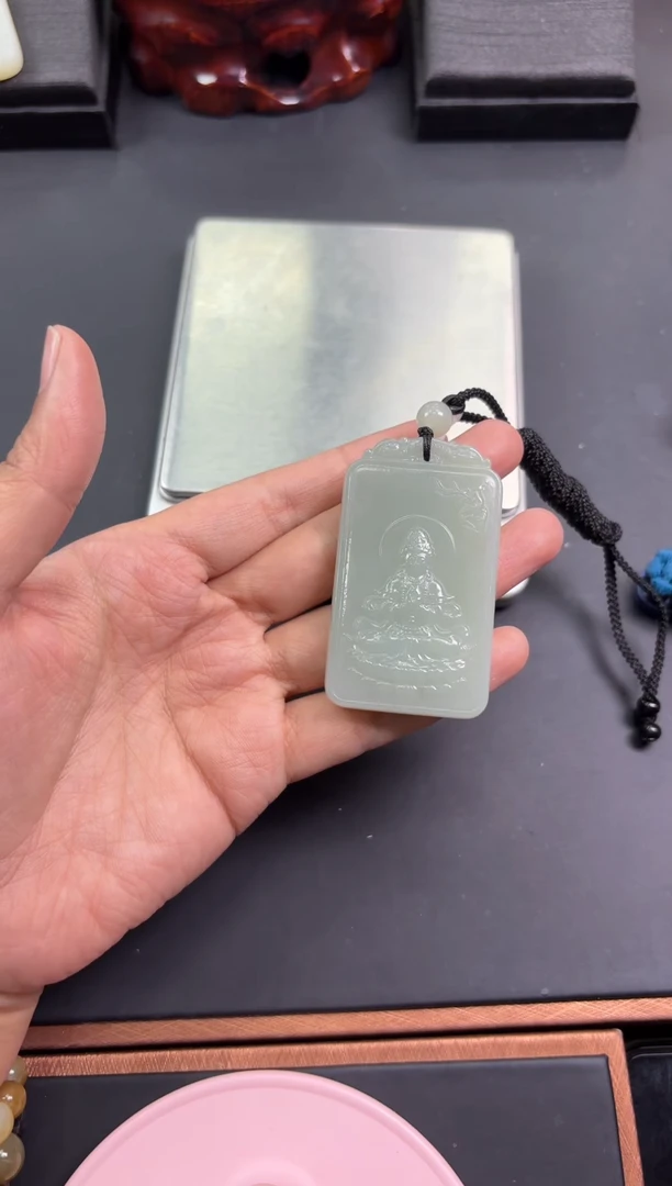 【闪购商品】和田玉吊坠(赠链)未镶嵌且末微色差近矿吊坠