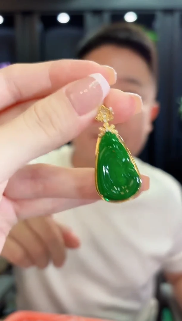 颈饰18K金镶嵌翡翠缅料A货/支持复检/一件