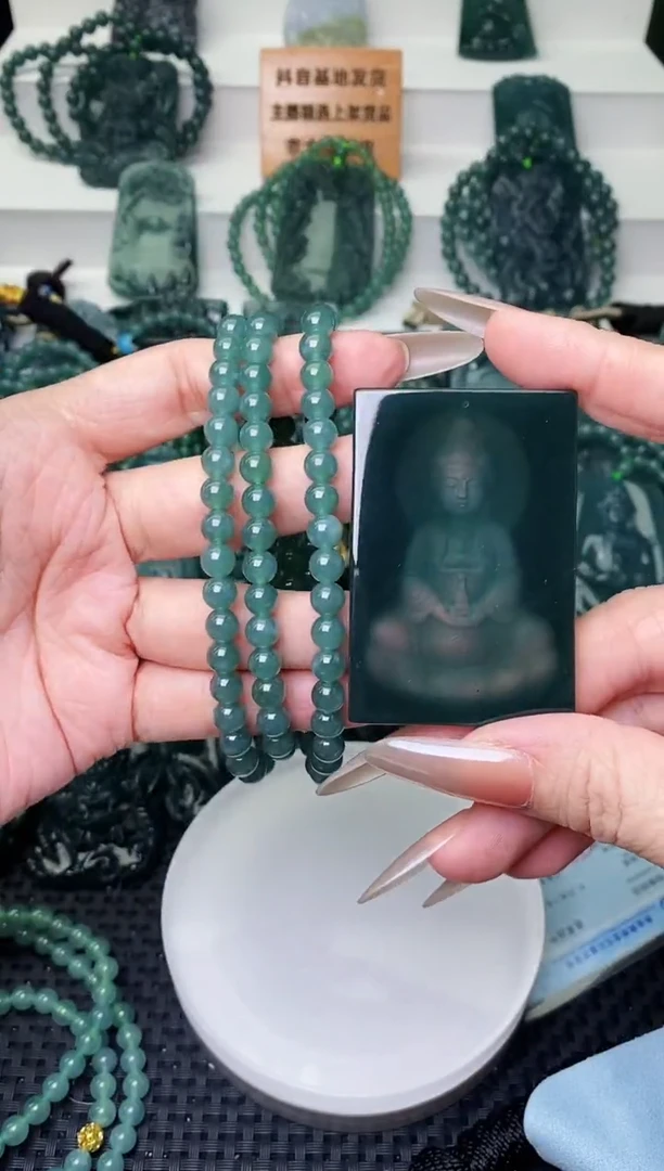 颈饰未镶嵌翡翠