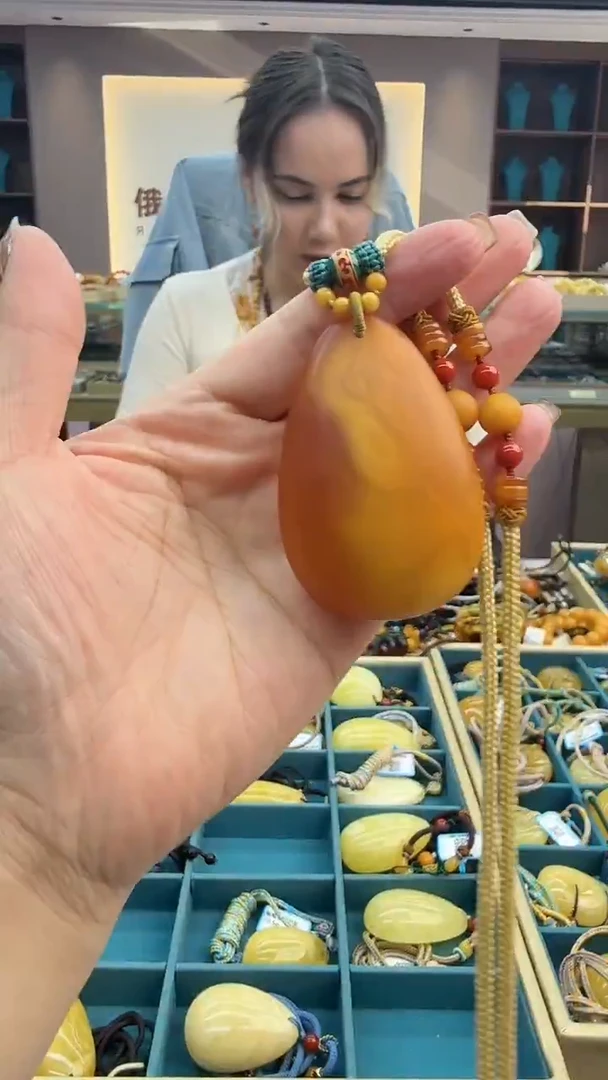 琥珀颈饰未镶嵌112秒拍号 假一罚三