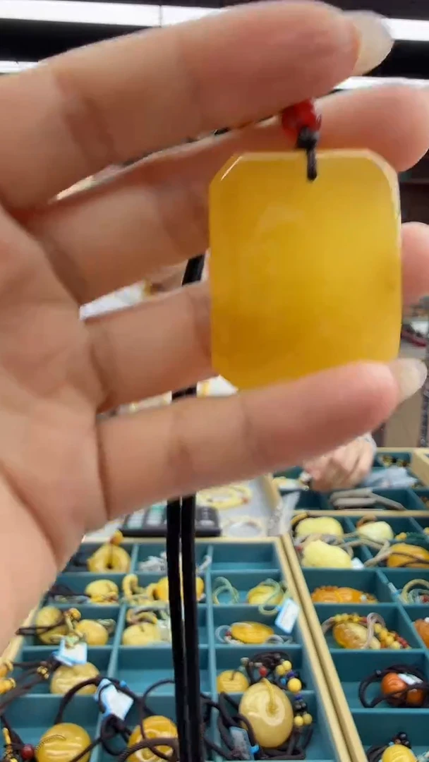 琥珀颈饰未镶嵌274秒拍号 假一罚三