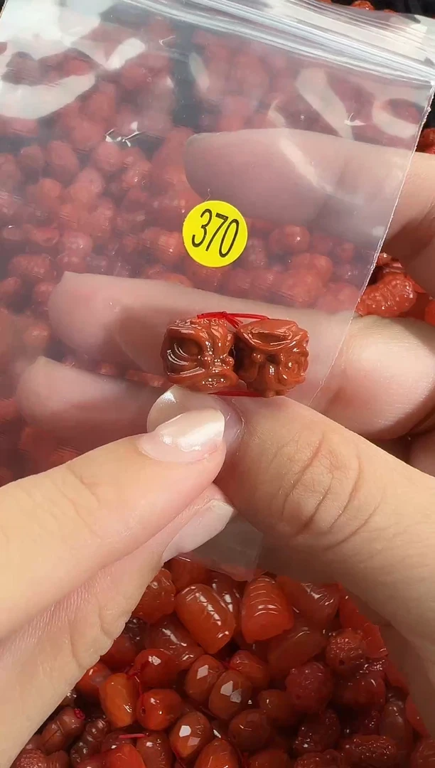 颈饰未镶嵌南红玛瑙1