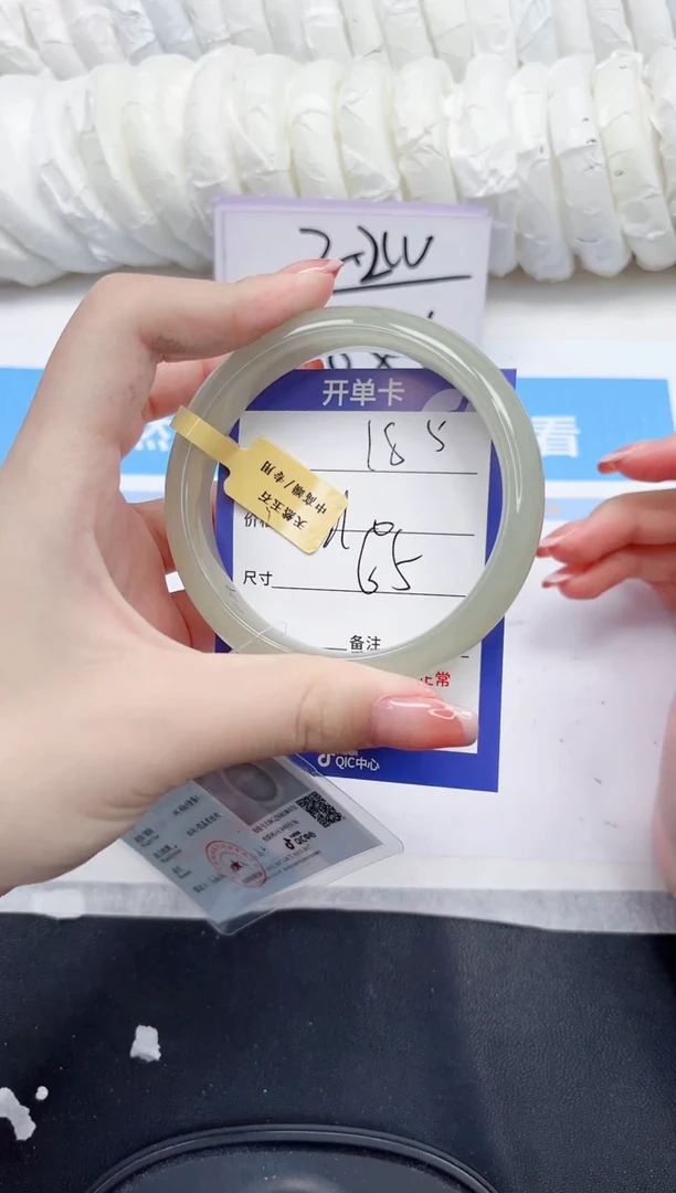 未镶嵌手镯石英质玉185-65-仪式感