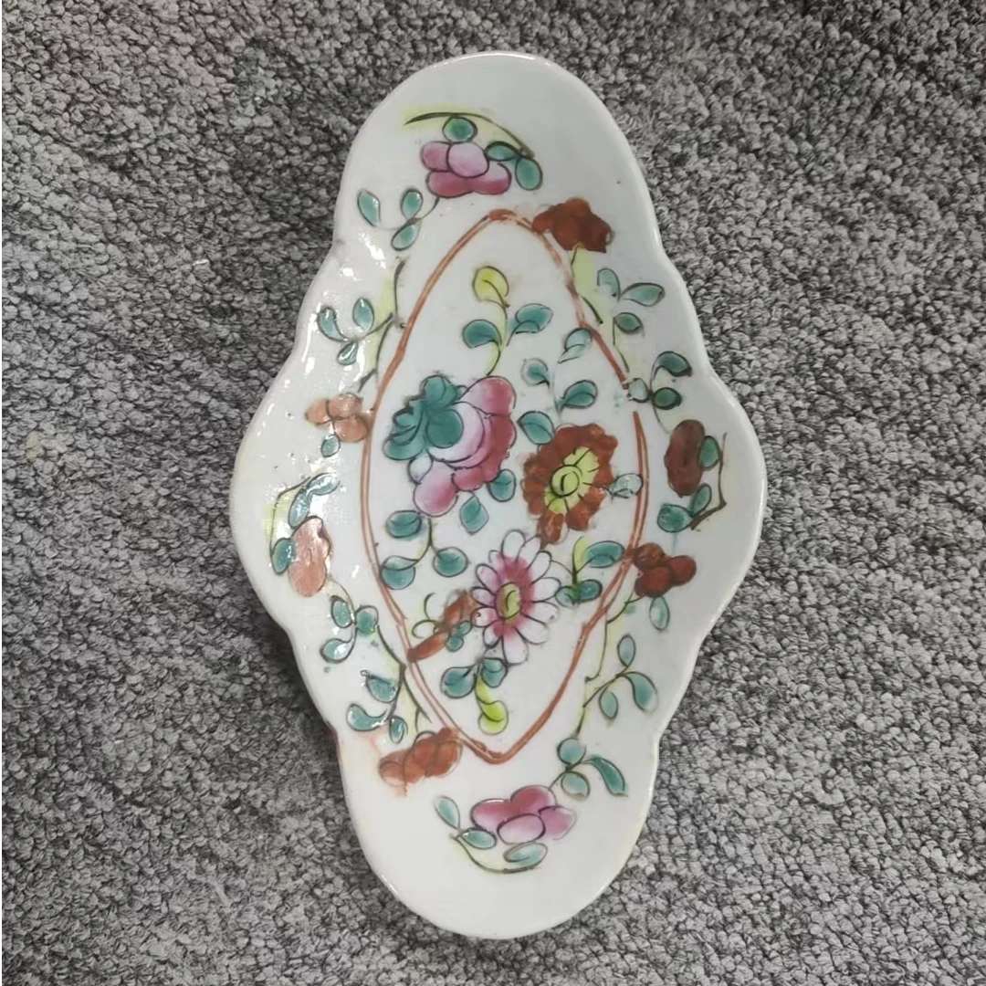 【清晚期】白地粉彩花卉花边小碟古陶瓷W-1133