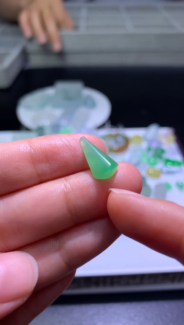 定制翡翠未镶嵌毛货