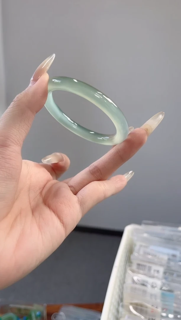 玛瑙/玉髓手镯未镶嵌54-55圈卡8