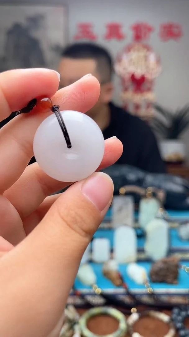 石英质玉未镶嵌颈饰1