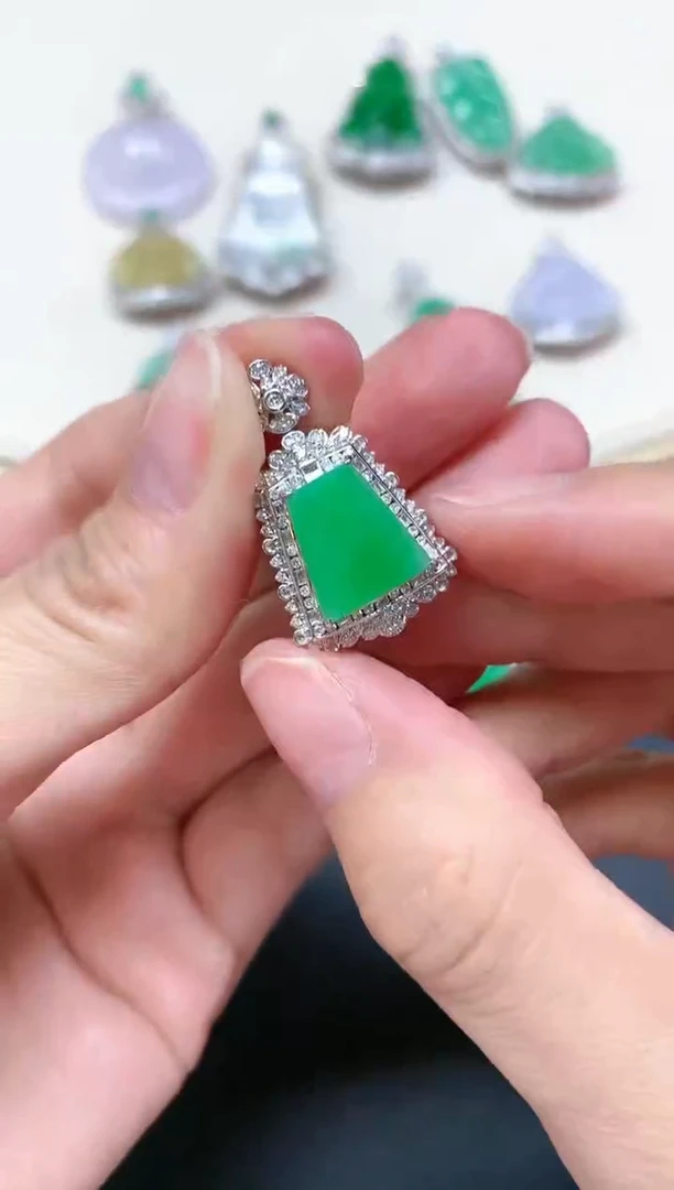 【闪购商品】翡翠吊坠(不含链)18K金镶嵌S468|9800