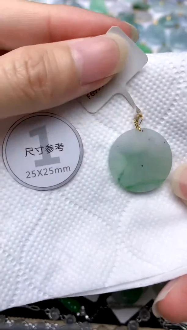 颈饰18K金镶嵌翡翠天然A货翡翠