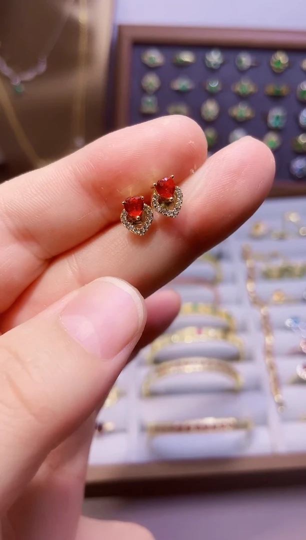 【闪购商品】彩色蓝宝石耳饰银S925镶嵌一对