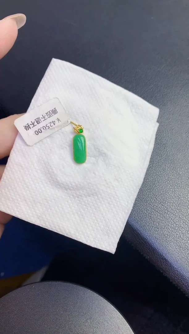 颈饰18K金镶嵌翡翠缅甸天然翡翠A货