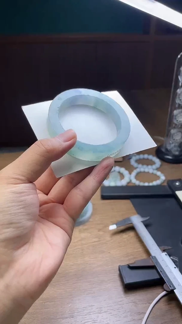 未镶嵌手镯定制翡翠摩**庄定制