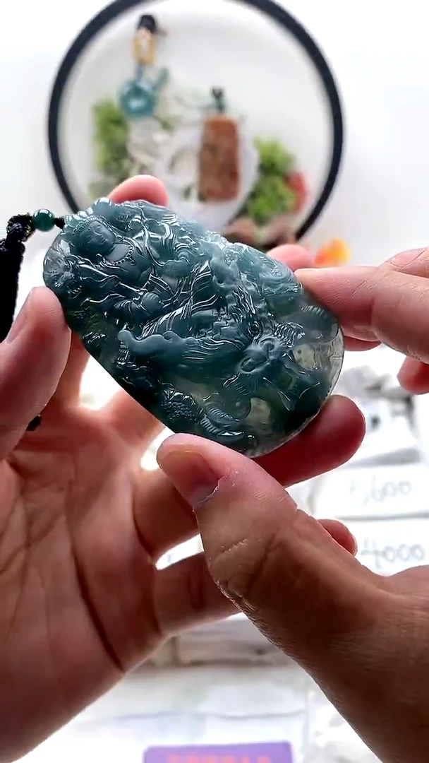 颈饰未镶嵌翡翠虚空藏