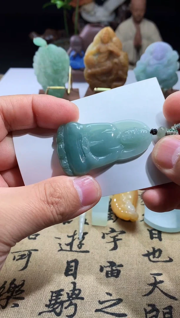 颈饰未镶嵌翡翠观音