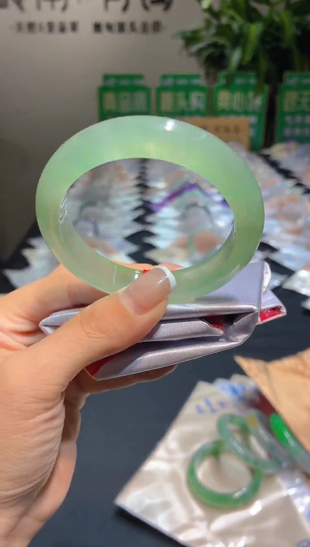未镶嵌手镯翡翠1,全款38W，定金2W